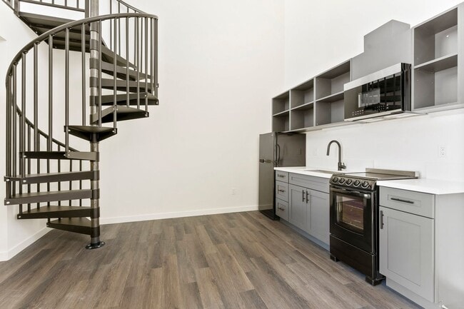 Interior Photo - 2828 Howard Ave