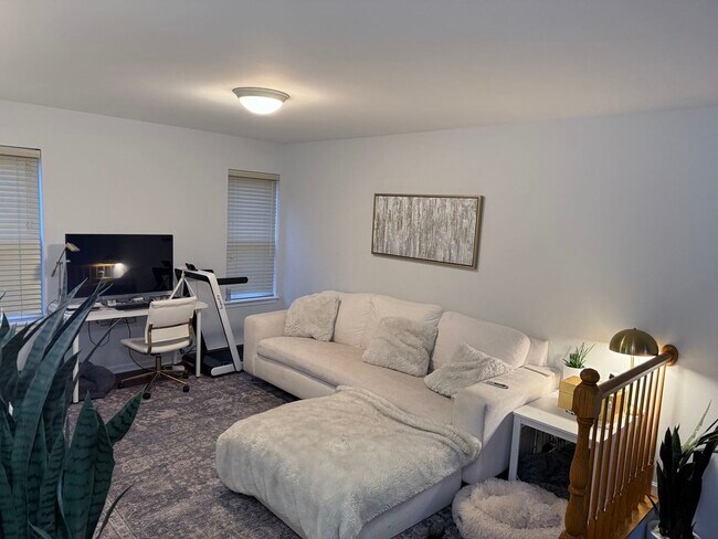 Building Photo - 2727 Borkshire Ln