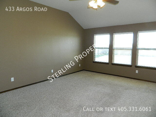 Building Photo - 433 Argos Rd