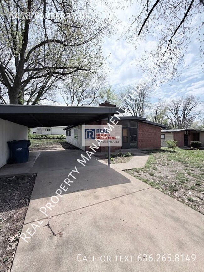Building Photo - 8418 Bayberry Dr