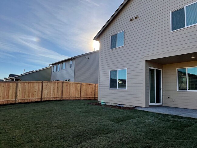 Building Photo - NEWER 4 Bed 2.5 Bath Home! Located near the Ridgefield Outdoor Recreation Center, equestrian faci...