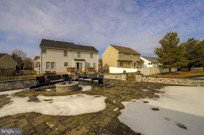 Building Photo - 601 Crossover Ct