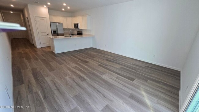 Building Photo - 653 Holly Lks Dr