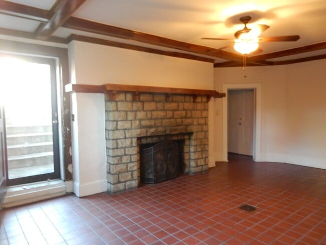 Building Photo - 1 BR Apt in Old SW; Utilities & Wi-Fi incl...