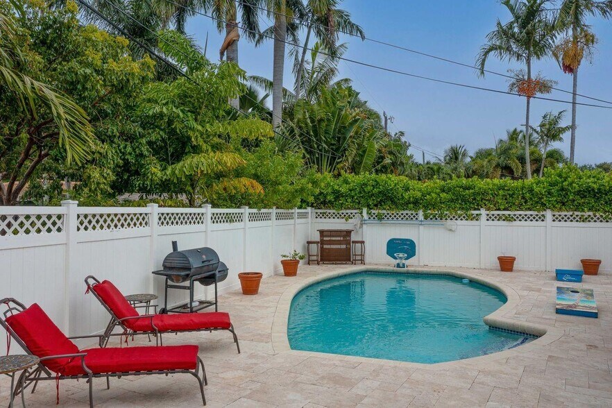 Building Photo - 1900 N Victoria Park Rd