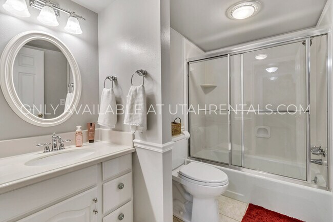 Building Photo - 5761 S Waterbury Cir
