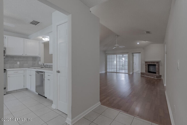 Building Photo - 1819 Ashmore Green Dr