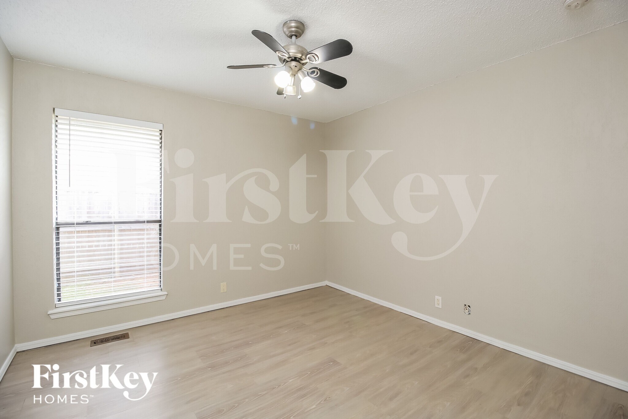 Building Photo - 2012 Tanglewood Dr