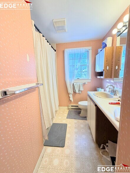 Building Photo - 24 Arden St