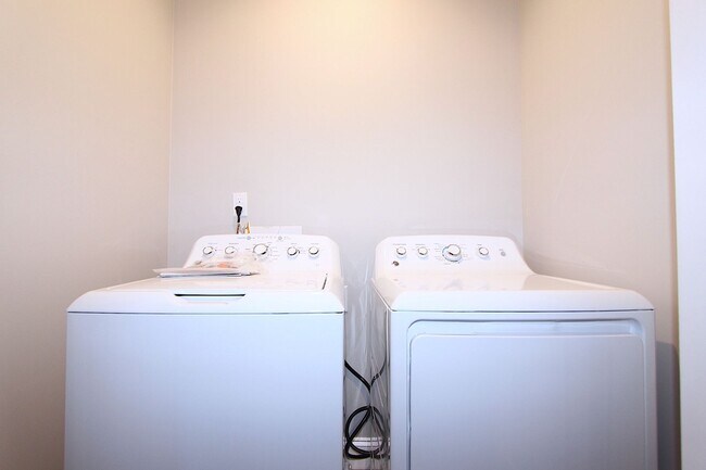 Building Photo - Modern Style Home in Downtown Durham!