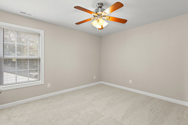 Building Photo - Fully Updated home in Westhaven