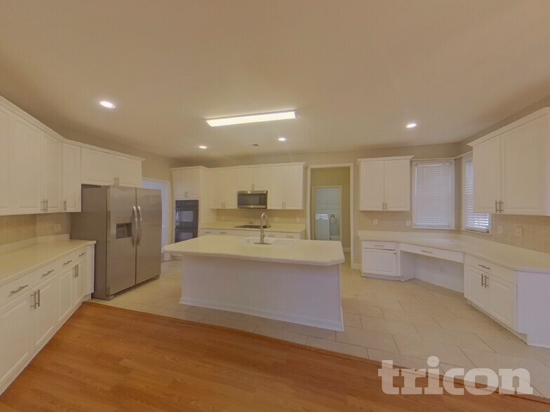 Building Photo - 275 Lawrence Pl