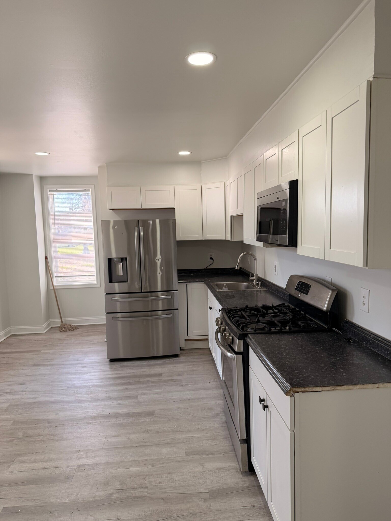 Building Photo - 328 Pattison St