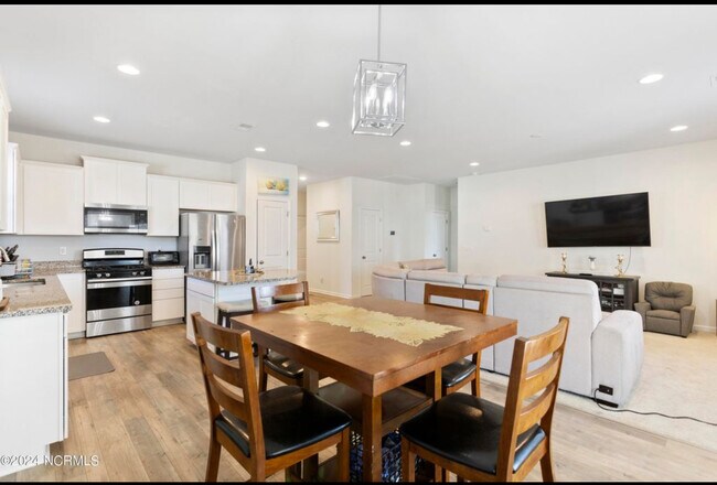 Building Photo - 6469 Lucerna Pl