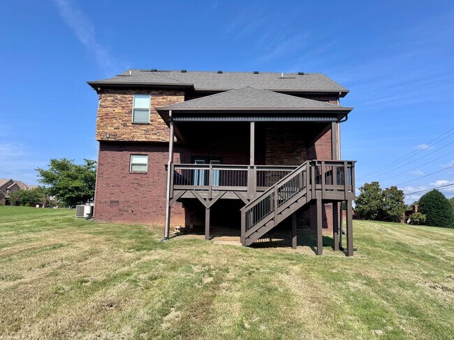 Building Photo - Beautiful Home Located in Farmington Subdivision. 3 Bedrooms, 3.5 baths, Bonus with Wet Bar!