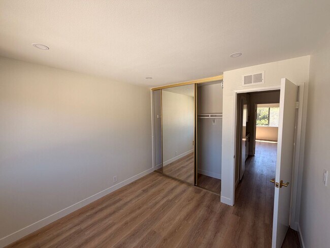 Building Photo - 275 Green Heath Pl