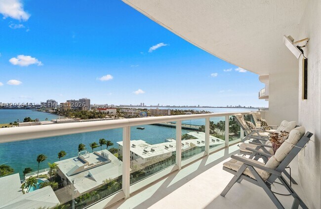 Building Photo - 7910 Harbor Island Dr