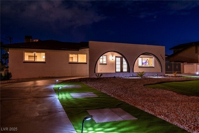 Building Photo - 3485 Shamrock Ave