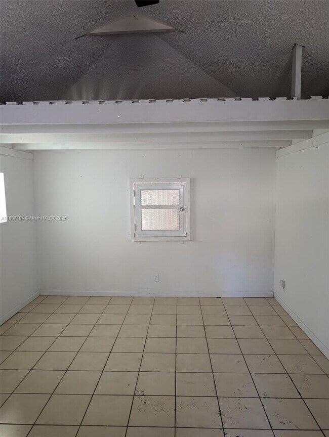 Building Photo - 1718 Pierce St