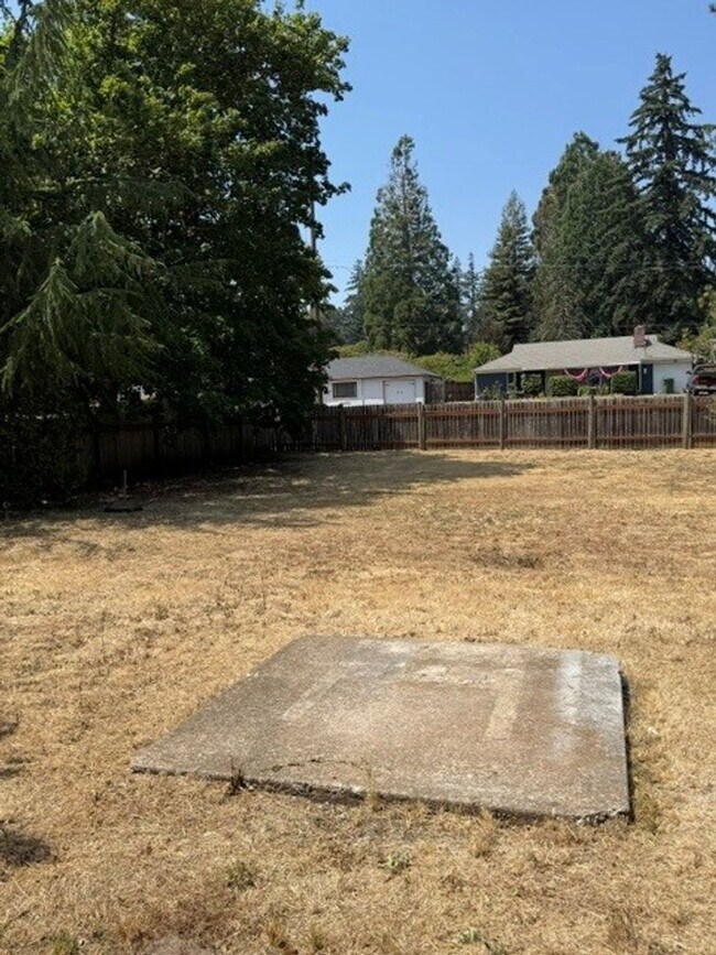 Building Photo - 1690 Longview Way NW