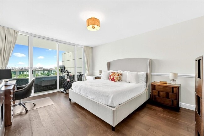 Building Photo - 2127 Brickell Ave