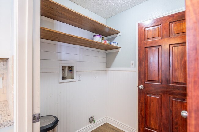 Building Photo - 4015 Postwood Dr