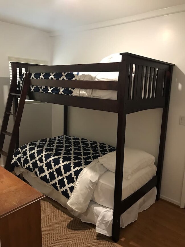 Bunk bed room - 117 Bay Shore Ave