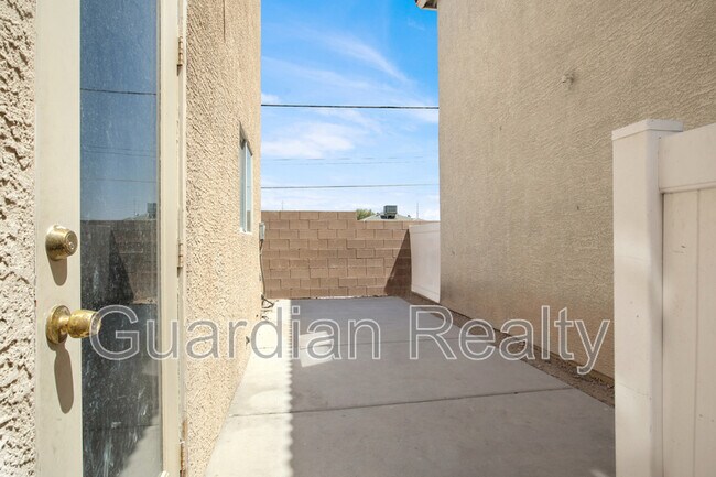 Building Photo - 5258 Paradise Skies Ave