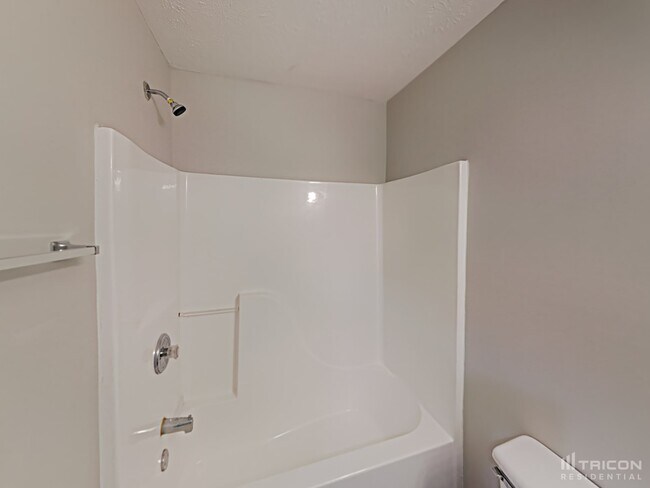 Building Photo - 4856 Lake Park Ln