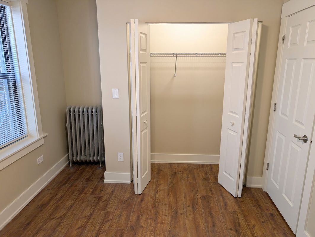 Building Photo - 2057 W Arthur Ave