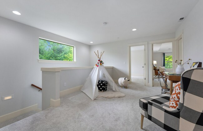 Building Photo - Spacious 5-Bedroom Retreat with Private Gr...