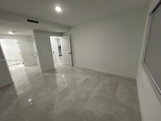 Building Photo - 14568 SW 261 St Ter