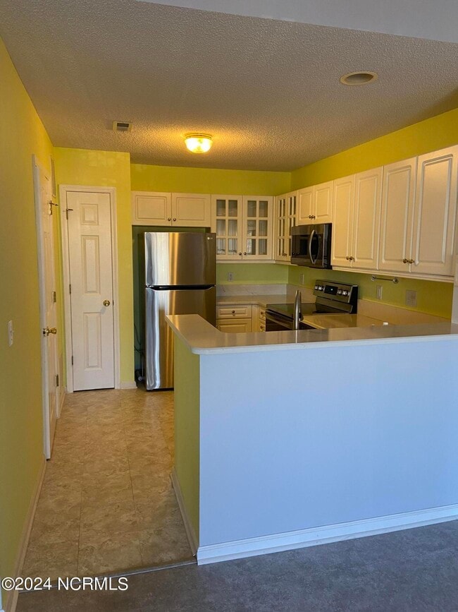 Building Photo - 4158 Breezewood Dr