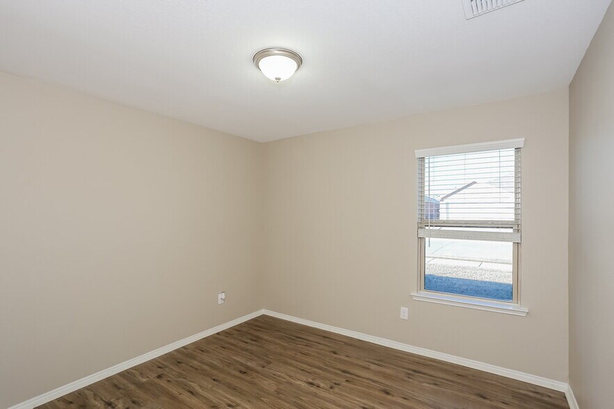 Building Photo - 14425 Jaycee Ln