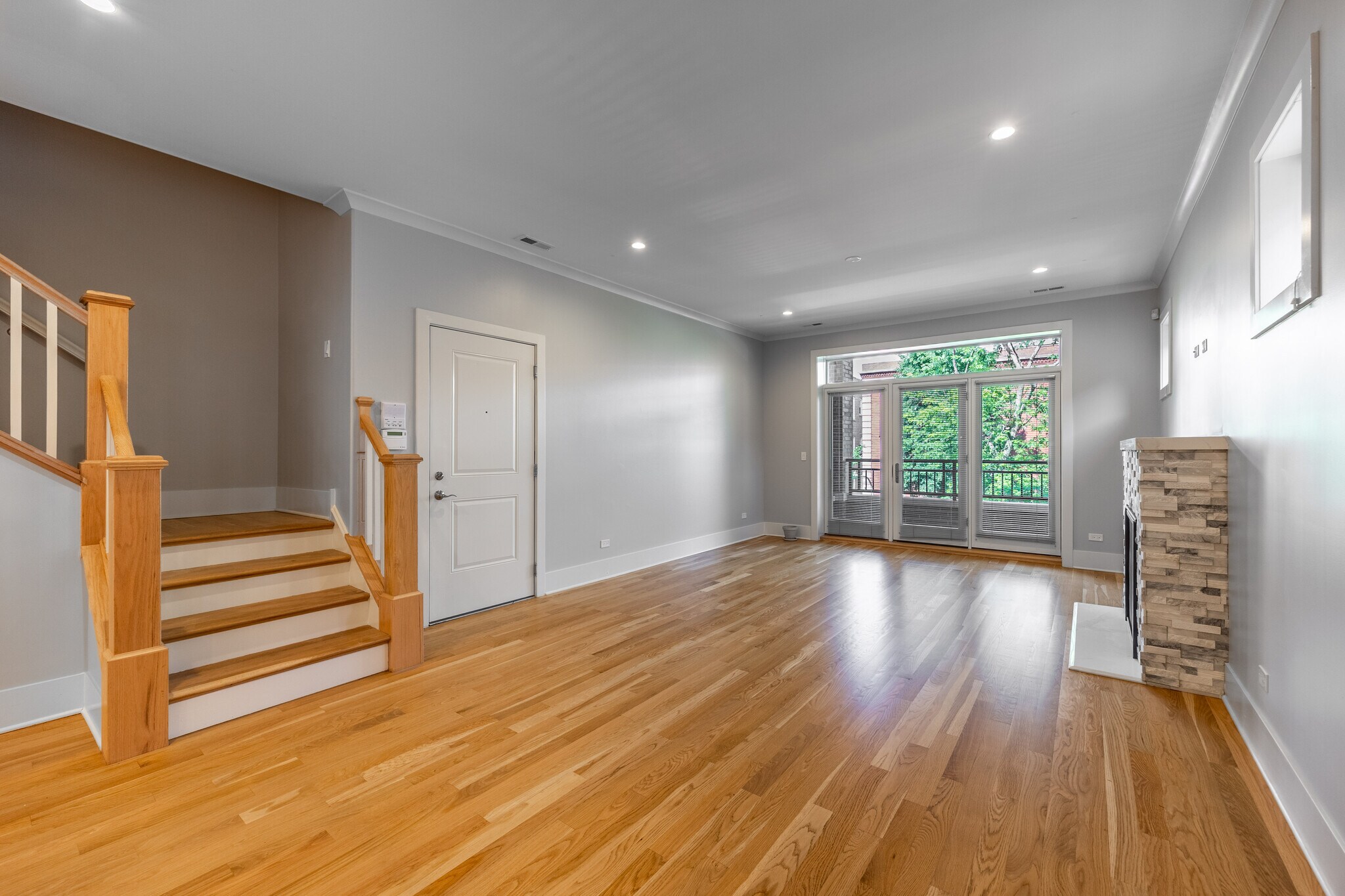 Building Photo - 4139 N Kenmore Ave