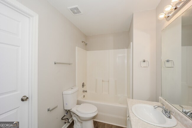 Building Photo - 4050 Robin Cir