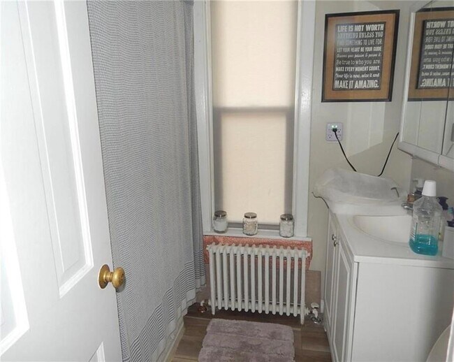 Building Photo - 532 Blackstone St