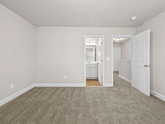 Building Photo - Charming two bedroom two and a half bathroom ready for you to call home!