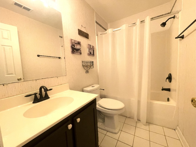 Building Photo - 517 White River Dr