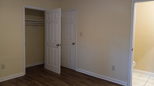 Master Bedroom - 525 Cedar Wood Ct