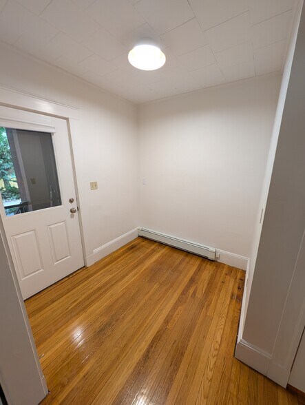 Building Photo - 33 Seven Pines Ave