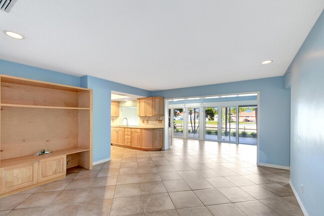 Building Photo - 1753 W Terrace Dr