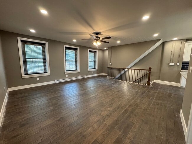 Building Photo - LARGE One Bedroom in Downtown Emmaus