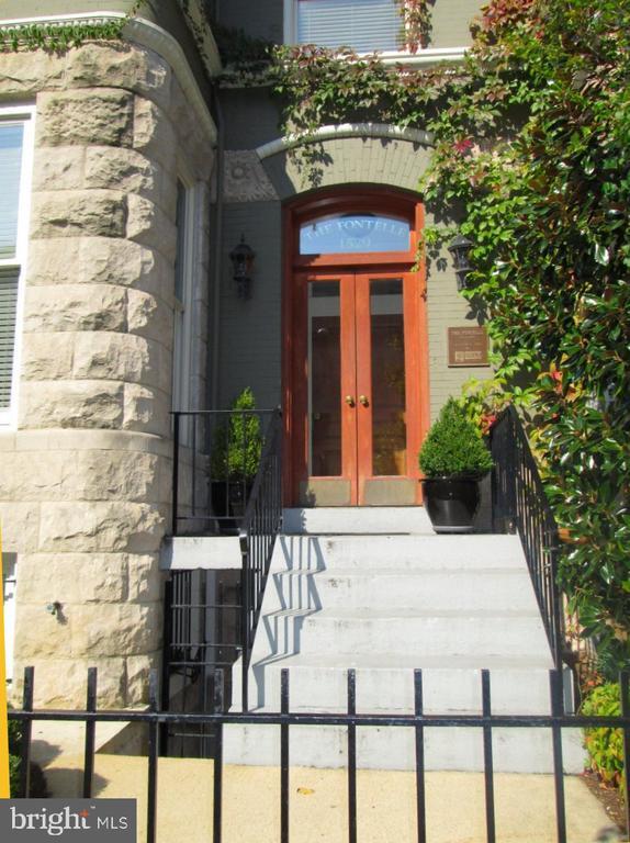 Building Photo - 1529 Q St NW