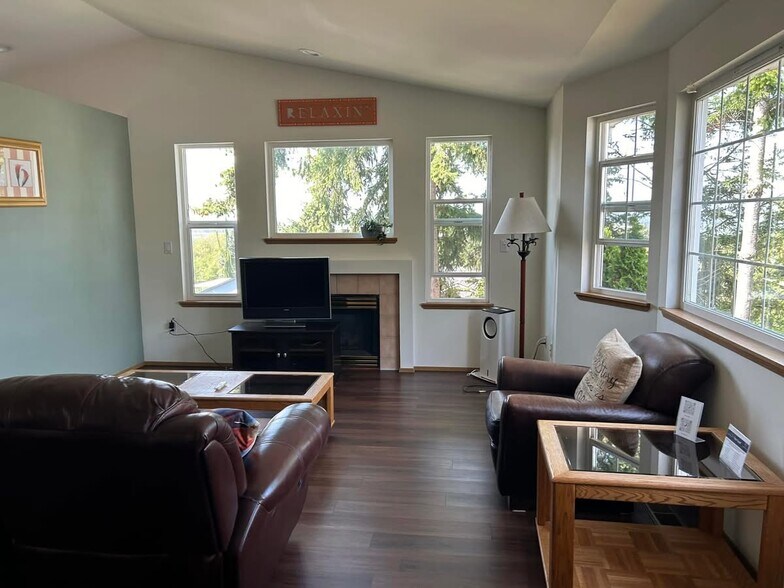 Building Photo - 6904 54th Pl NE