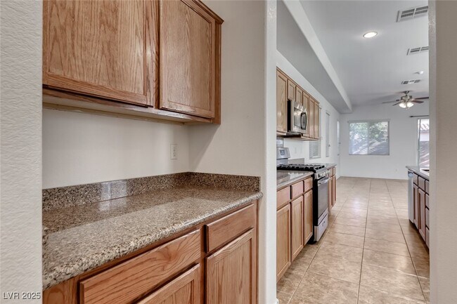 Building Photo - 6534 Ditmars St