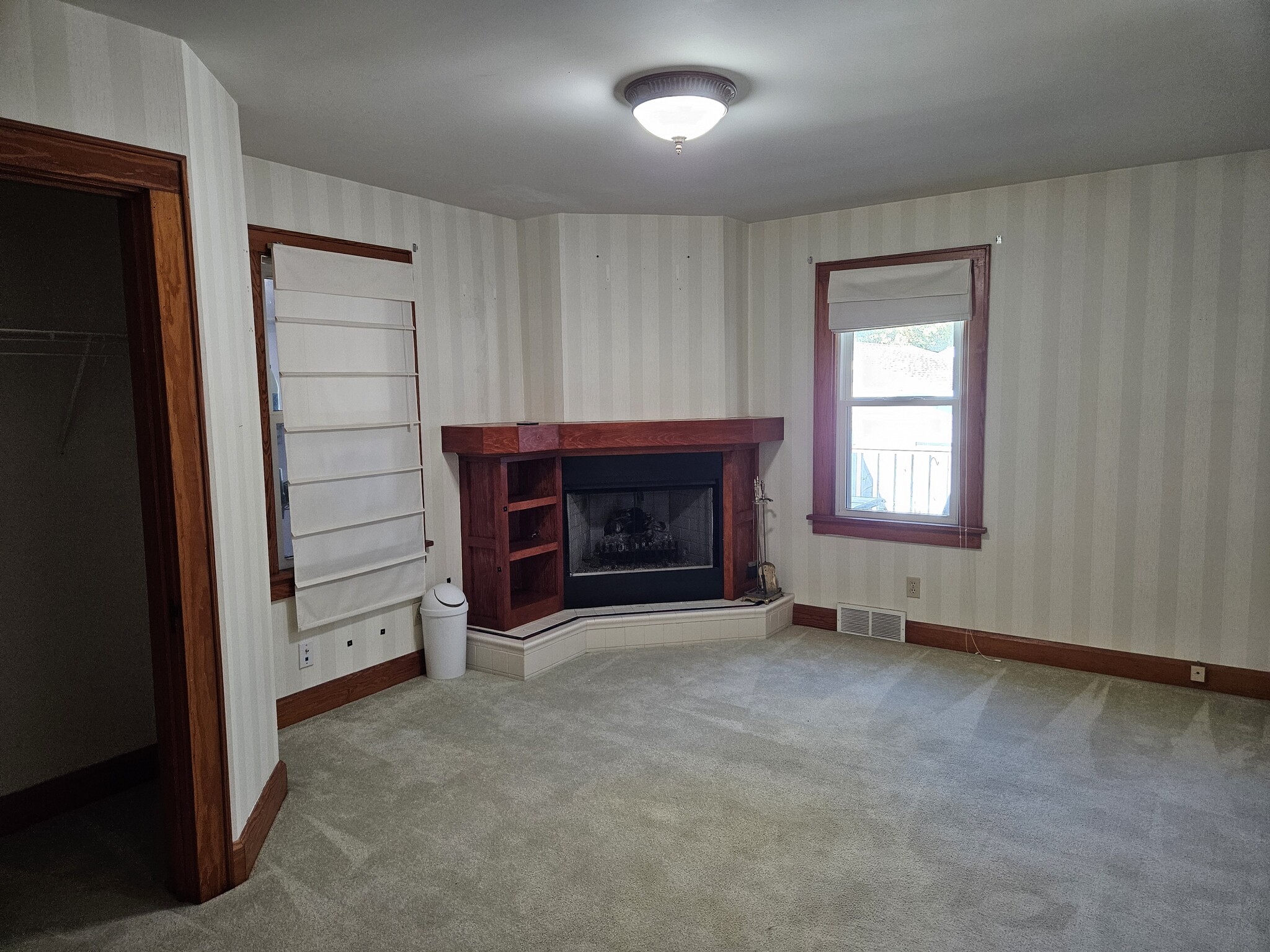 Master bedroom with gas fireplace - 4047 Mogadore Rd