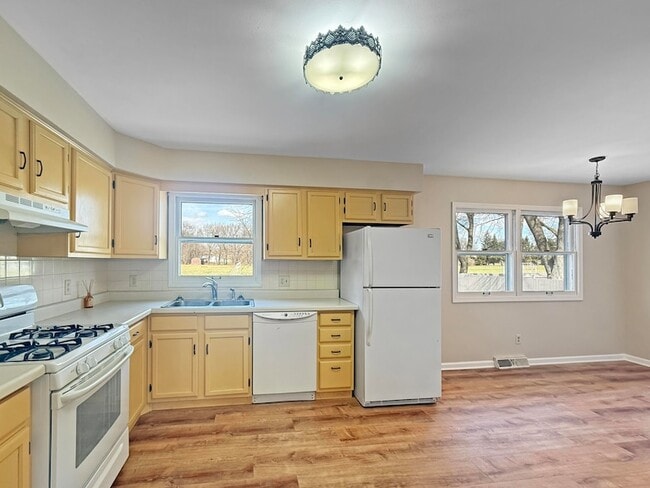 Building Photo - 432 Summer Dr