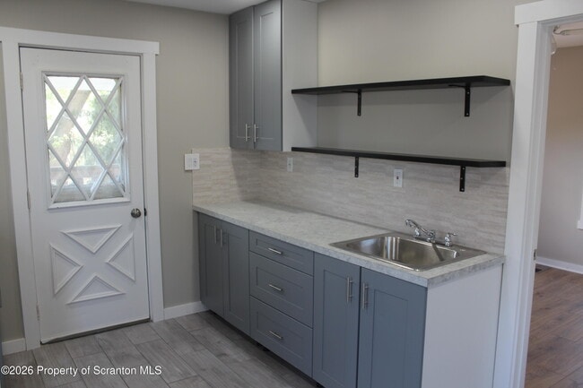 Building Photo - 215 Ferdinand St