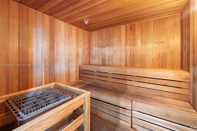 Building Photo - 665 NE 25th St